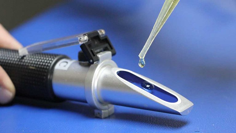 technical chemical evaluation refractometer
